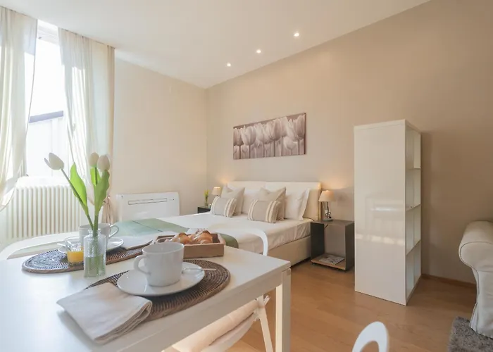 Mt By Rent Apartment Como