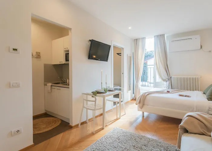 Mt By Rent Apartment Como